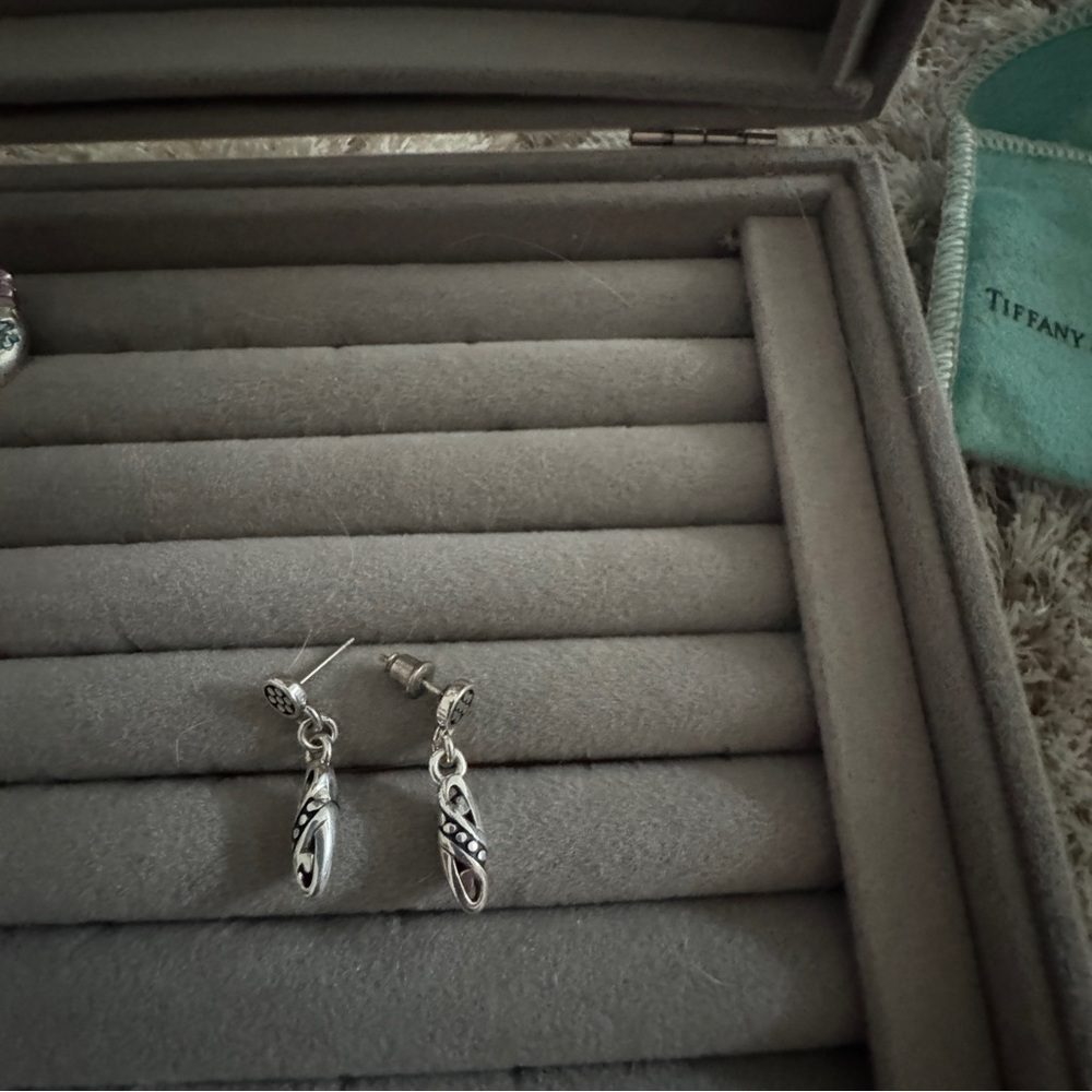 Silpada retired Silver Dangle Earrings - Picture 1 of 2